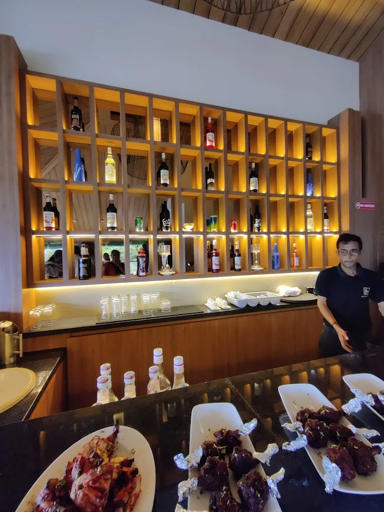 Bayleaf Inn bar .webp