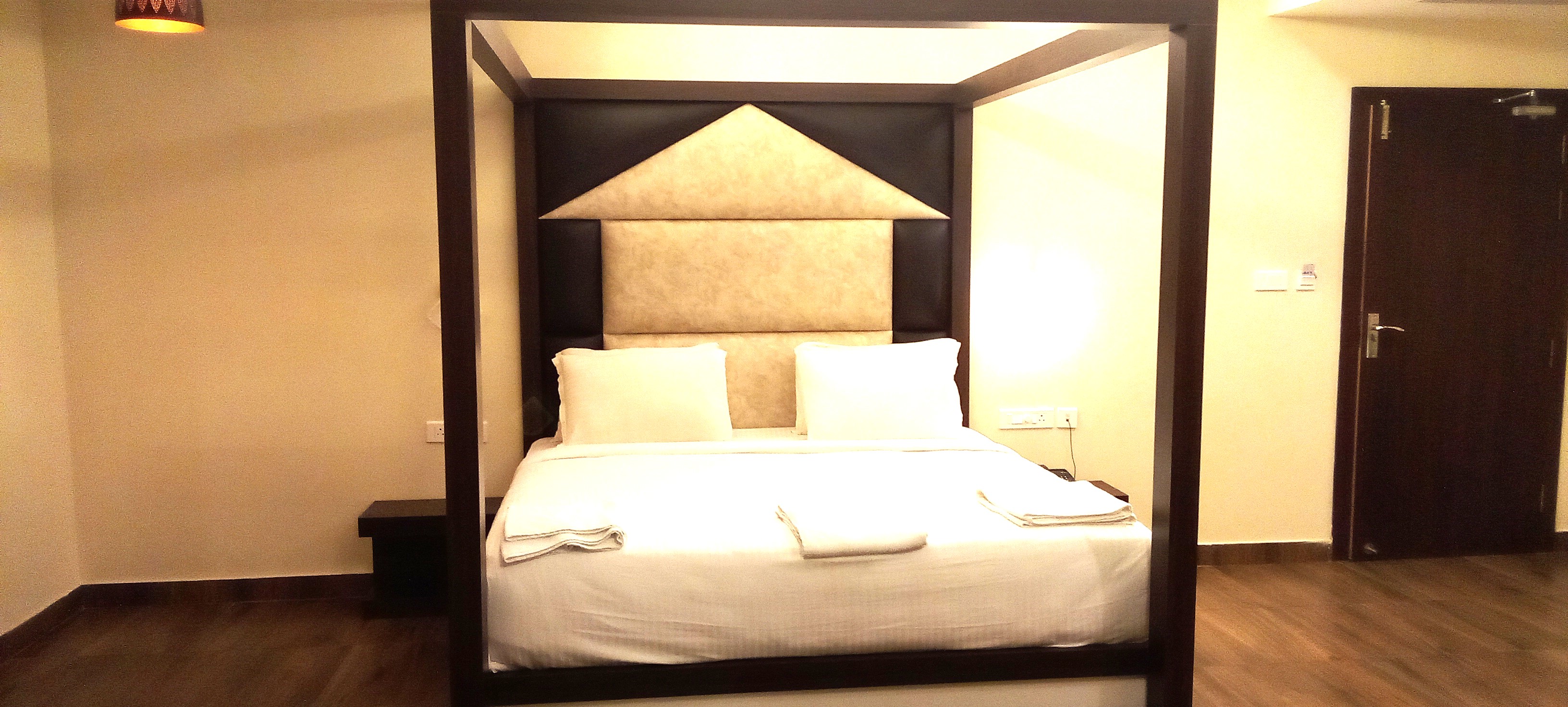 CS Empire - Suite room.jpg