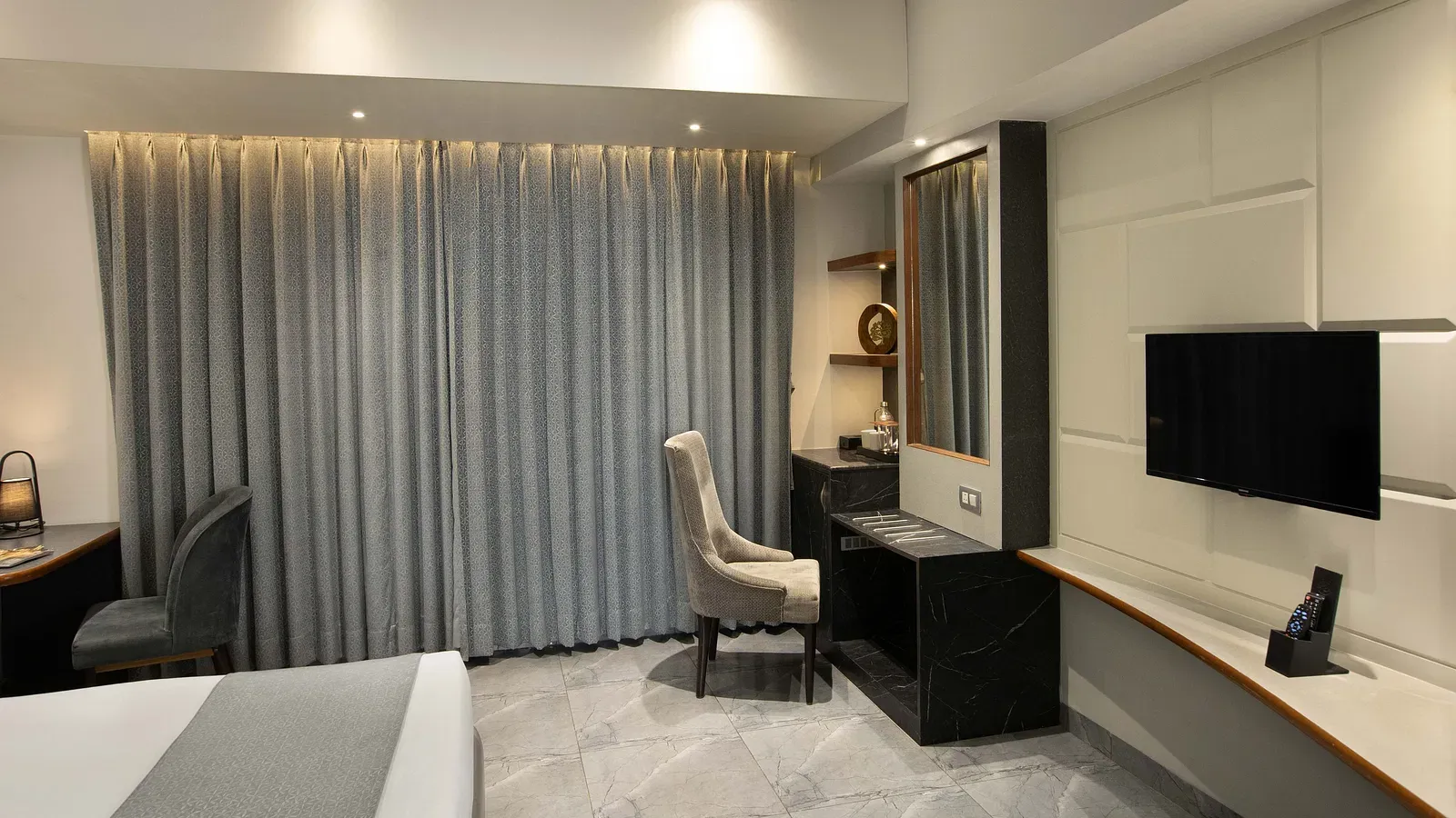 Coral Deluxe Room 2.webp