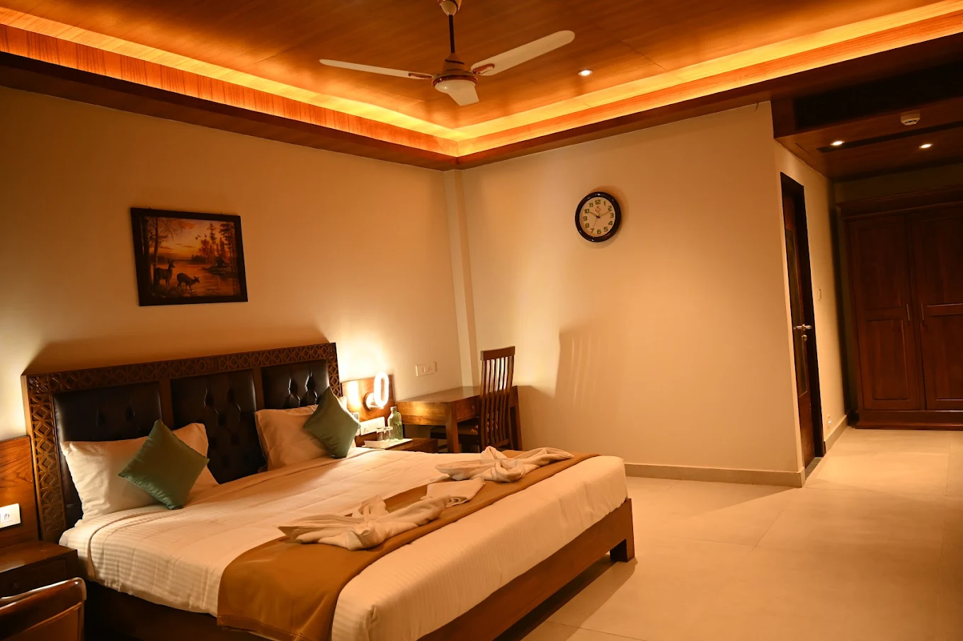 ILE BAY Resort _ room .webp