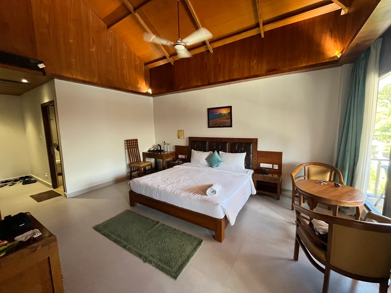 ILE BAY Resort _room .webp