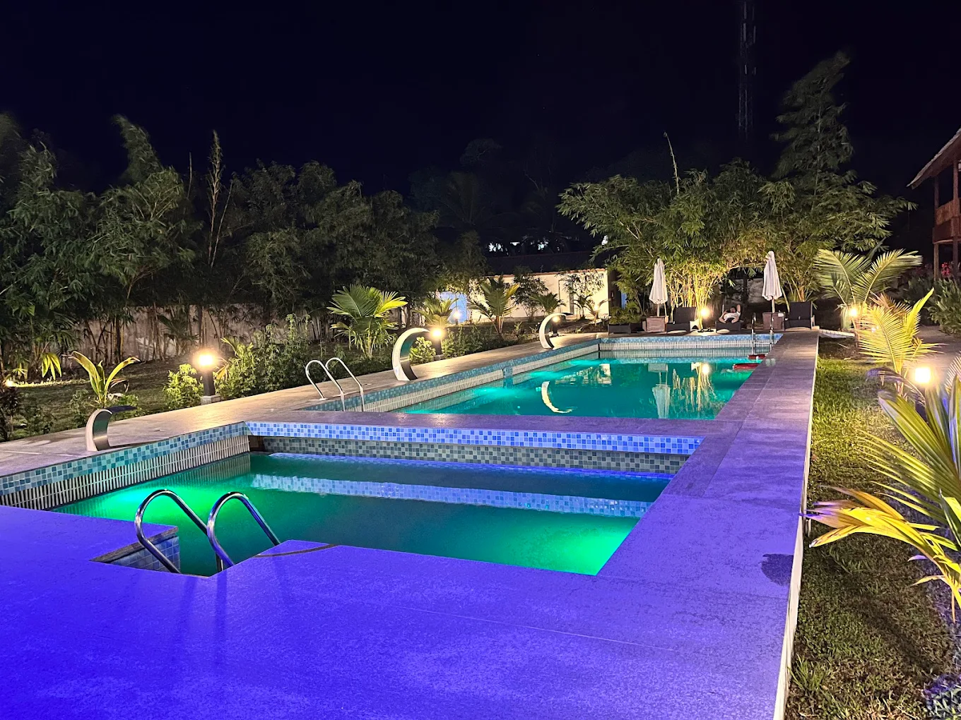 ILE BAY Resort pool .webp