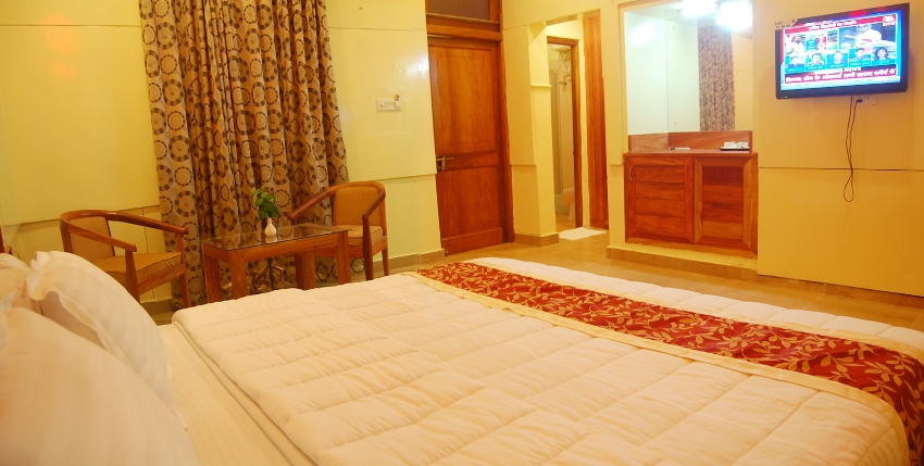 Megapod Resort - Deluxe+Room Inside View.jpg