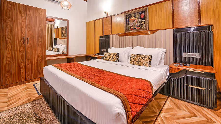 SSBR-Indulgence-_Sea-Facing-Suite-Room_.jpg