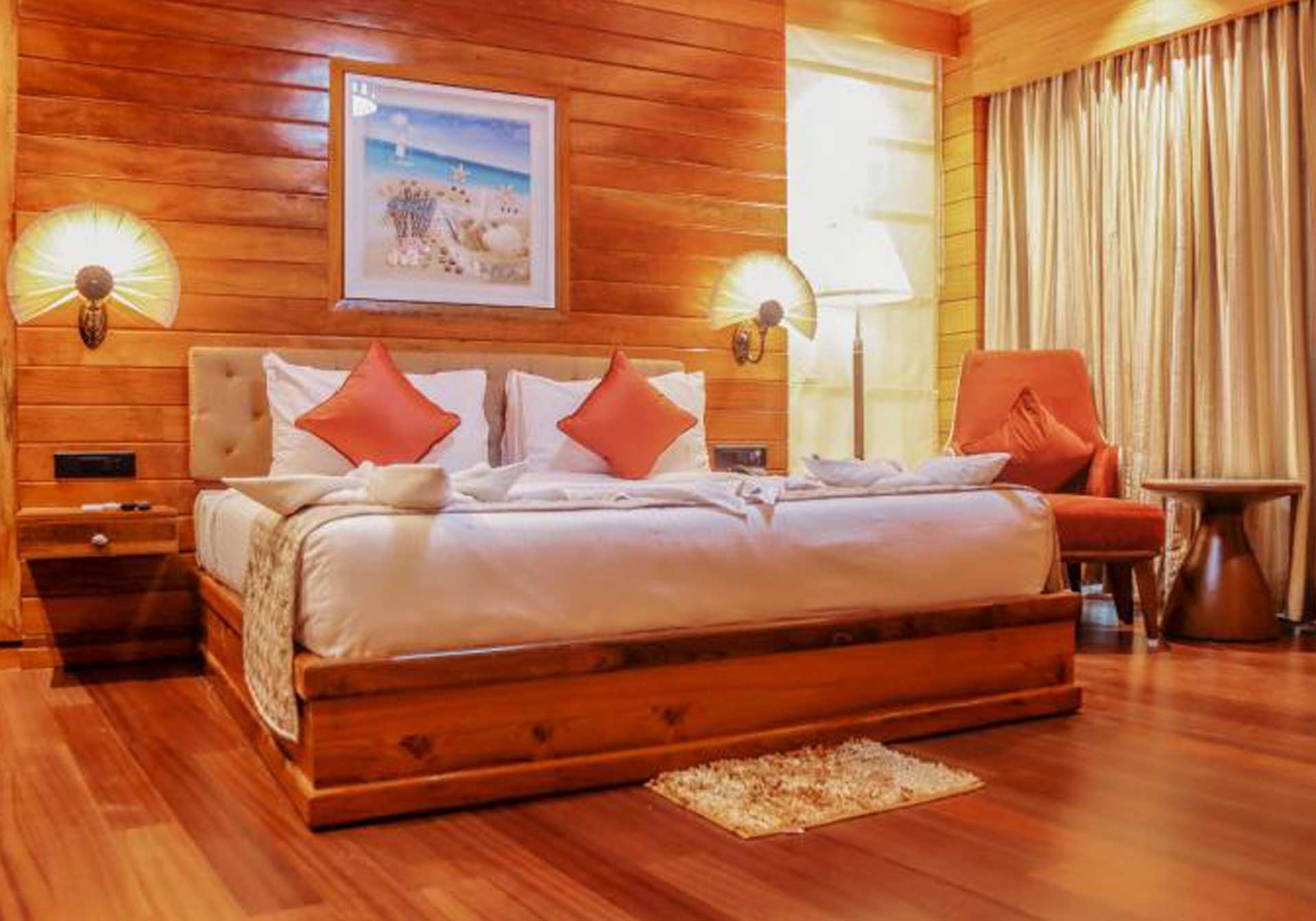 Sandyy Waves - Family Suit Room1.jpg