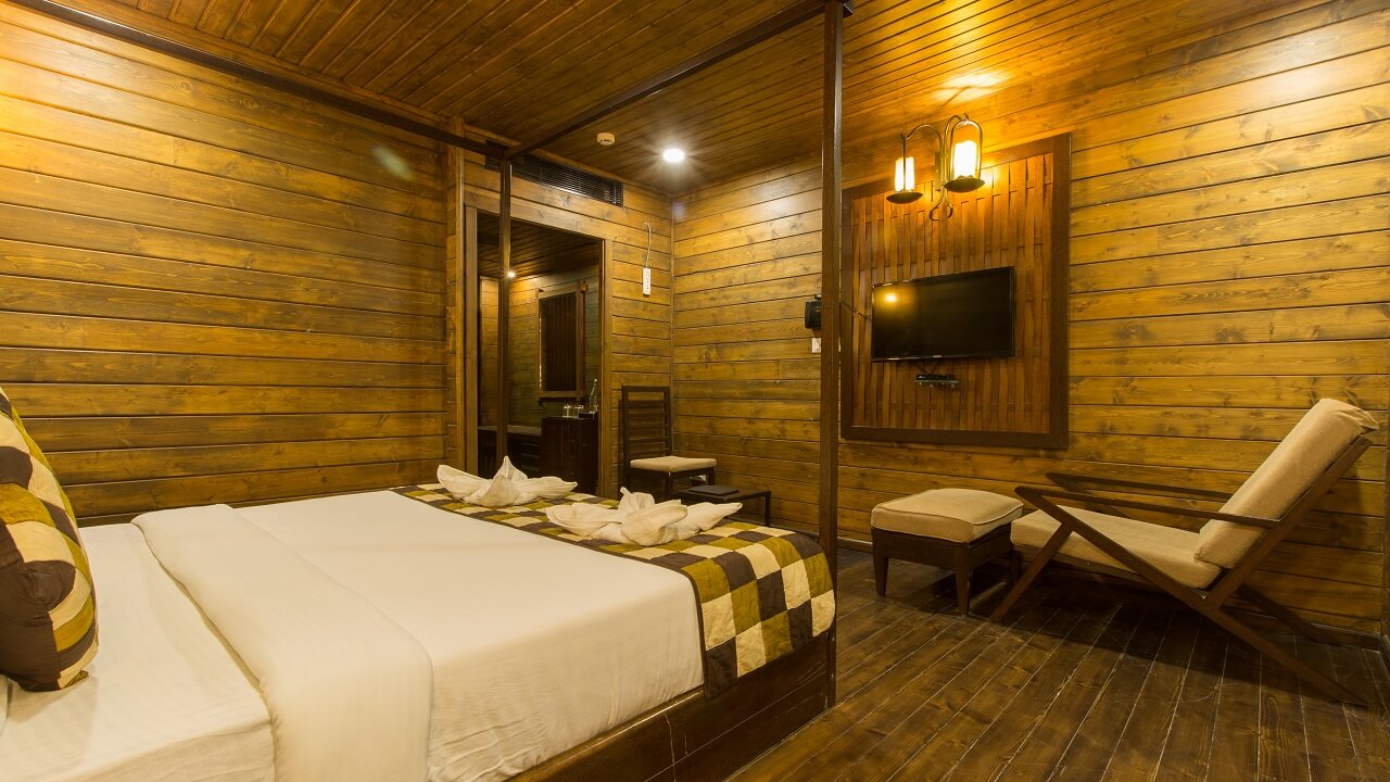 TSG Aura Neil (Sea Side room) 1.jpg