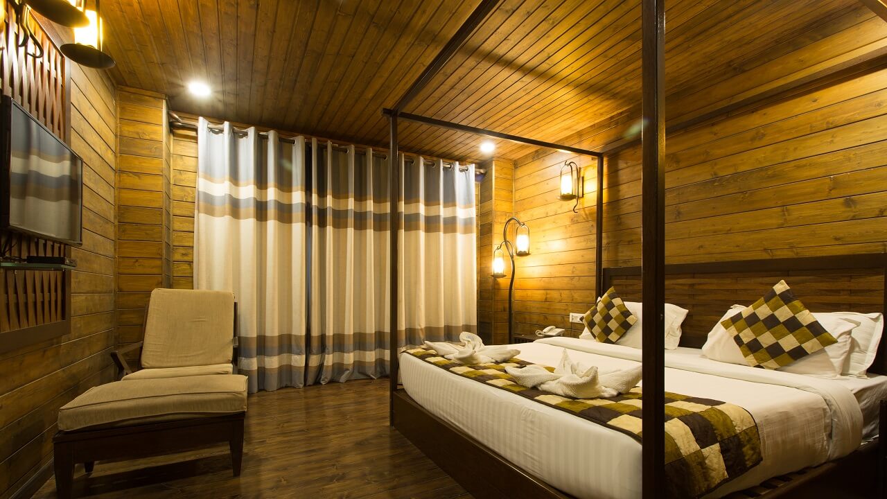 TSG Aura Neil (Sea Side room).jpg