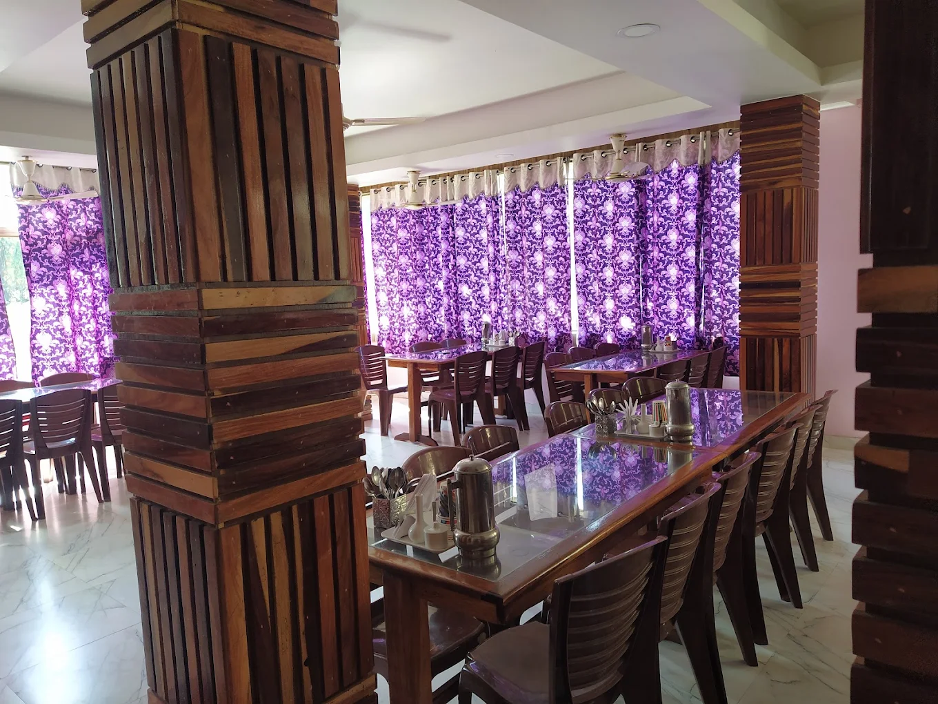 Seven Seas Dream Castle dining .webp