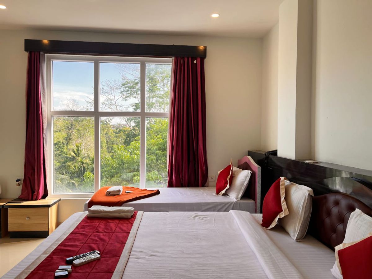 triple-deluxe-room.jpg