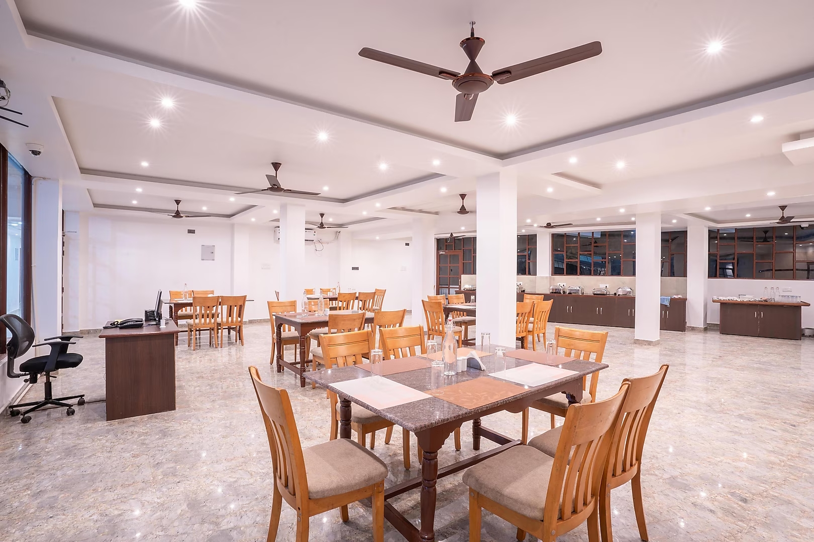 De-Havelock-Queen-dining-.jpg