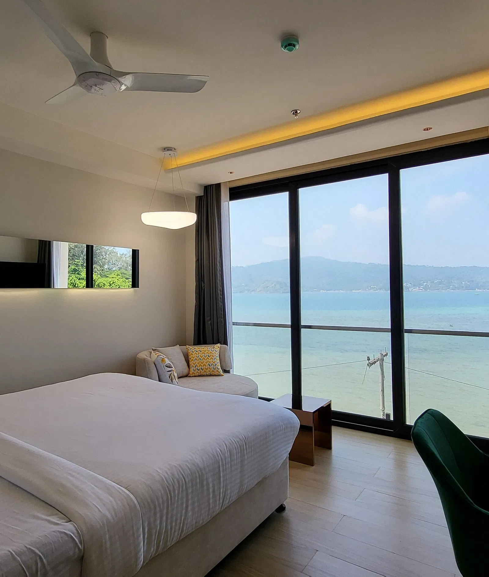 6ix_Sea_View_Room_at_6ix_Hotel,_Port_Blair_1.webp